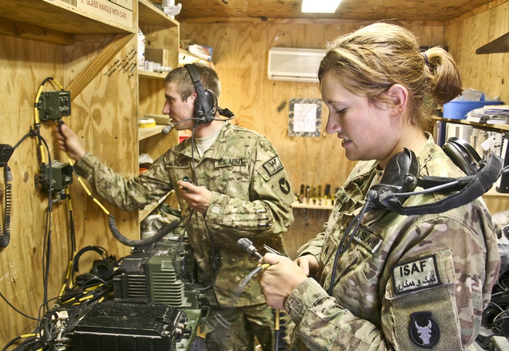 Communications soldiers keep Red Bulls talking