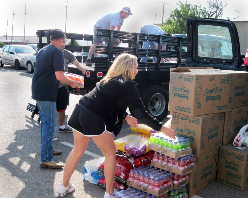 Altus AFB volunteers provide support to Joplin, Mo.
