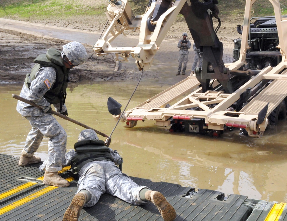 502nd MRBC conducts Bridge Erection Boat school