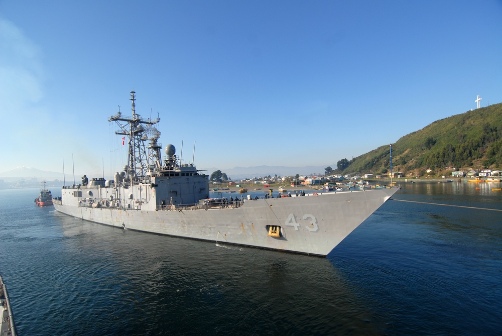 USS Thach in Chile