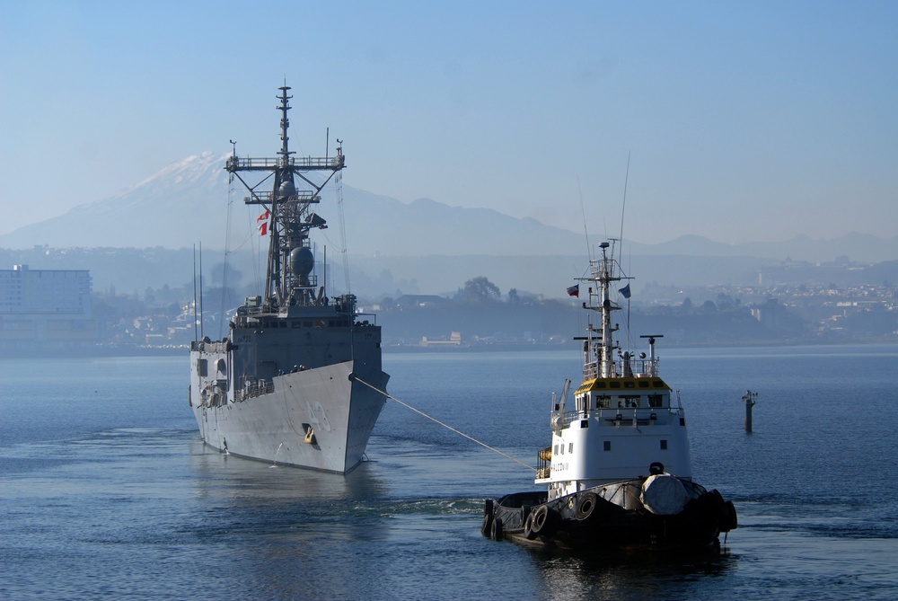 USS Thach in Chile