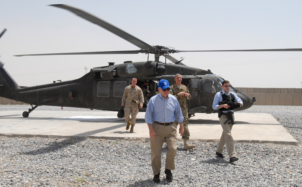 US Secretary Gates' visit to Forward Operating Base Walton in Kandahar, Afghanistan