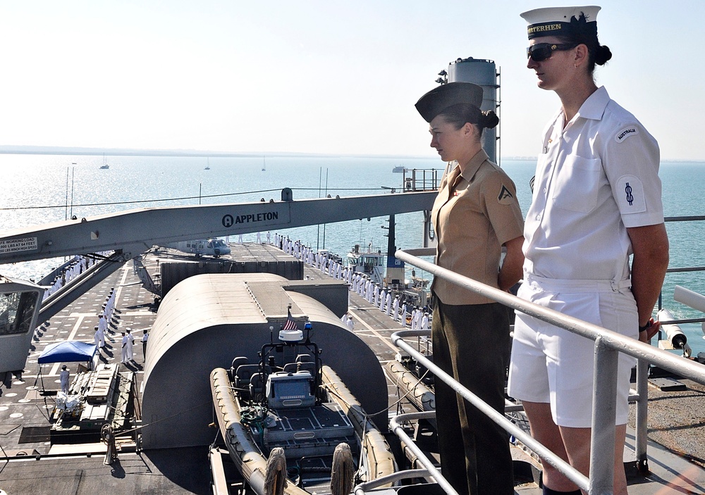 USS Cleveland pulls into Darwin
