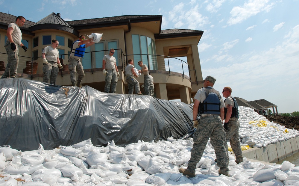 Soldiers and airmen work to reinforce levee