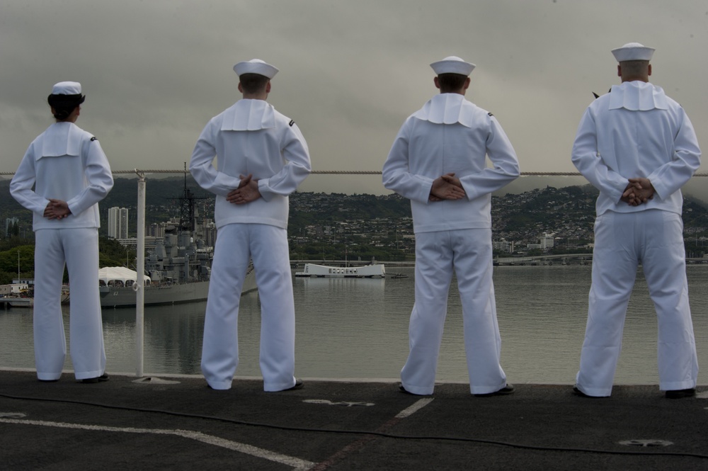 USS Carl Vinson arrives in Pearl Harbor