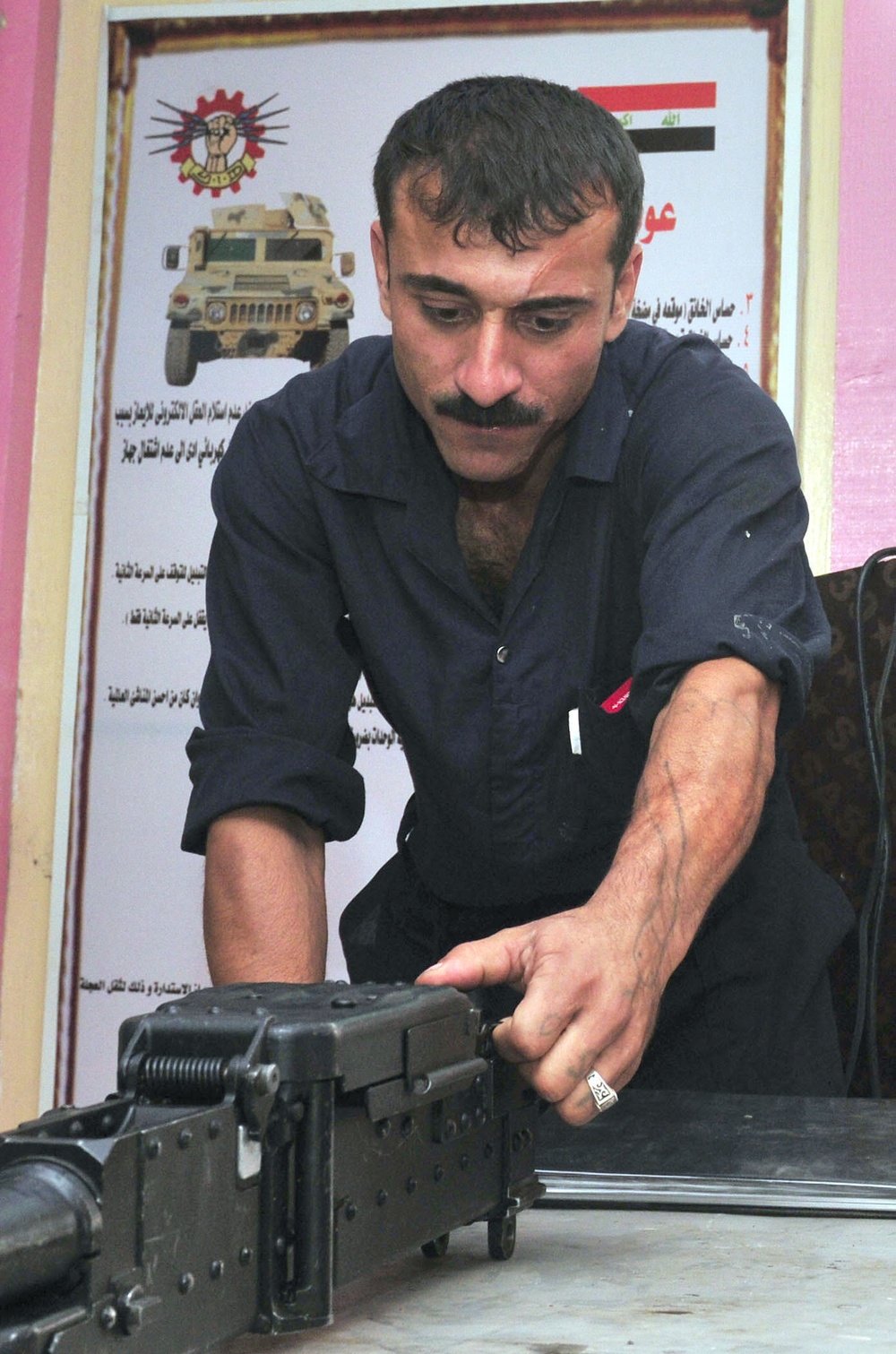 Iraqi maintenance crews learn weapon repair techniques