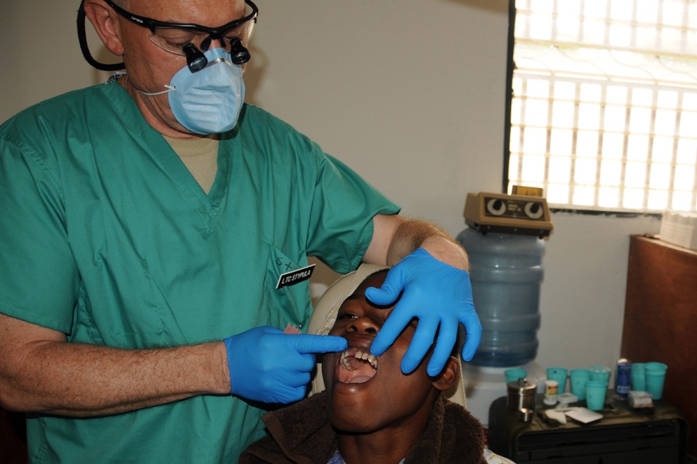 Saint Marc citizens smile again … with new teeth
