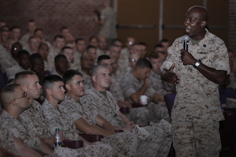 Sgt. Maj. Kent recalls Corps career during visit to Cherry Point