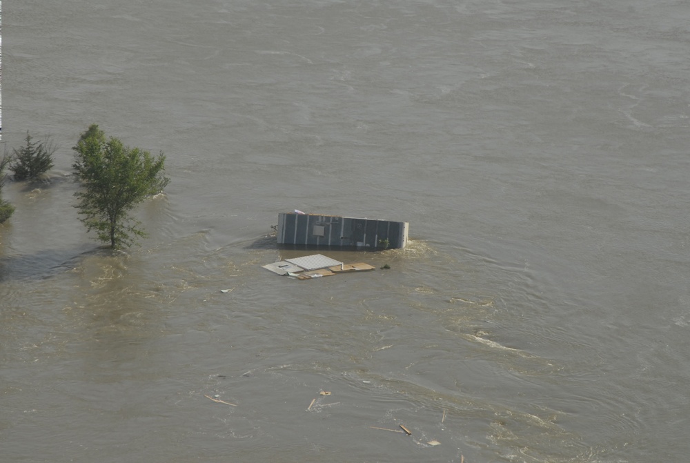 Missouri River flood relief 2011