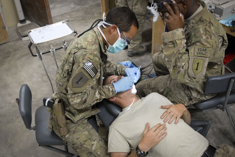 Mobile dentistry team keeps soldiers in the fight