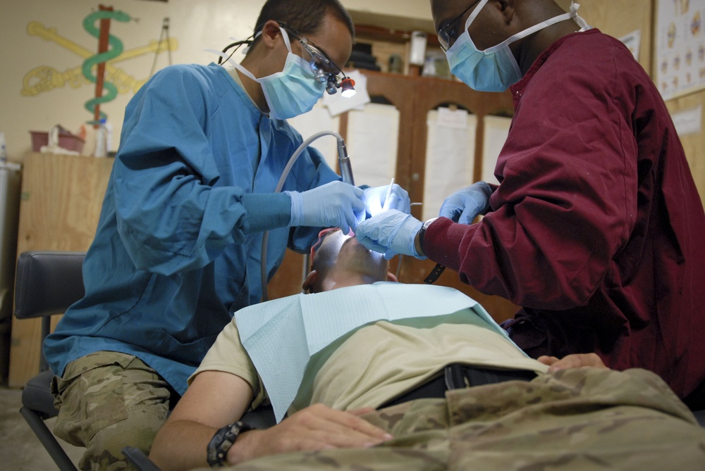Mobile dentistry team keeps soldiers in the fight