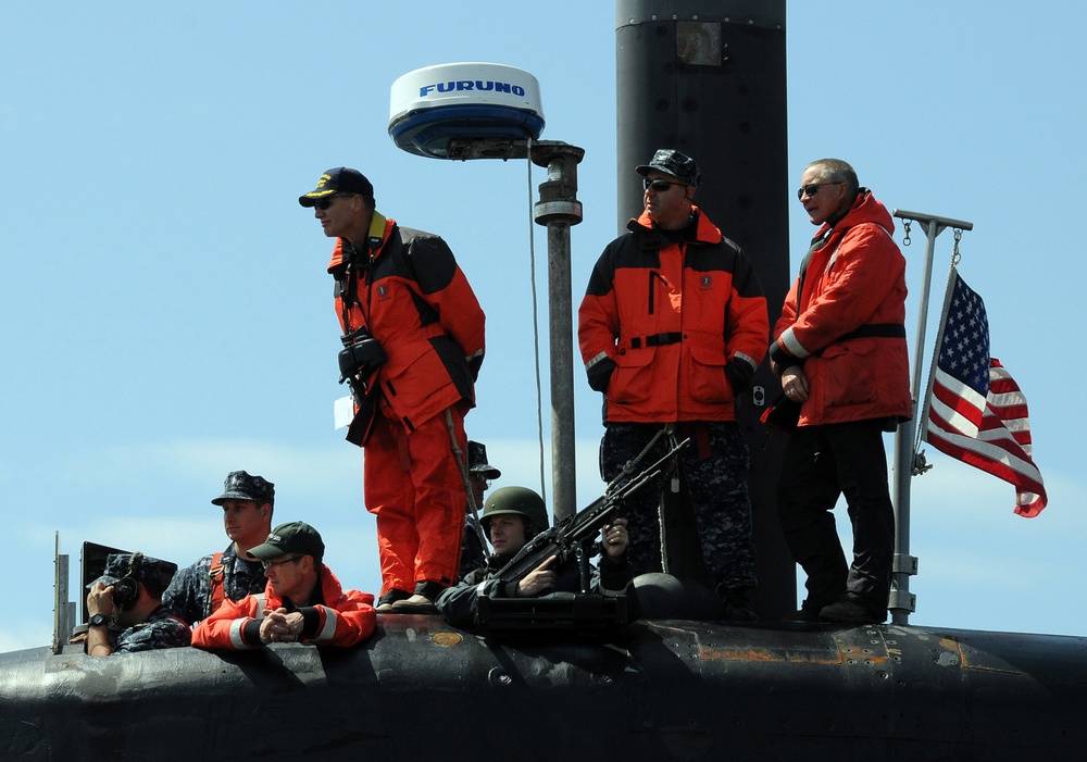 USS Michigan arrives at Naval Magazine Indian Island