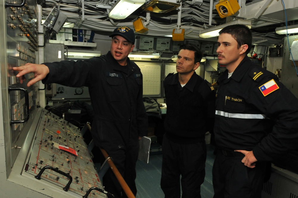 USS Thach sailors explains console to Chilean naval officers