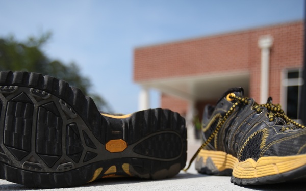 Marines learn differences between good, bad running shoes