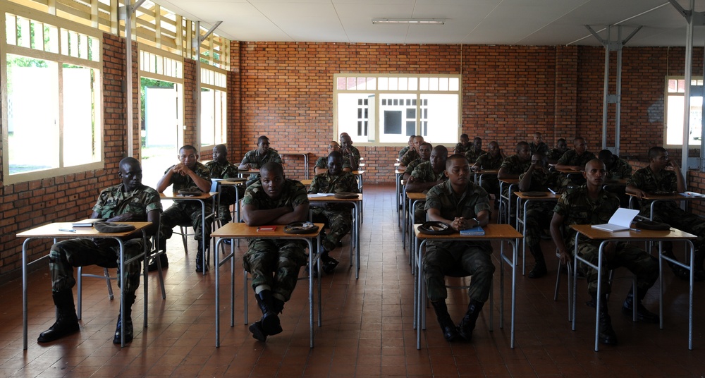 South Dakota Army National Guard MPs teach Surinamese army security force tactics