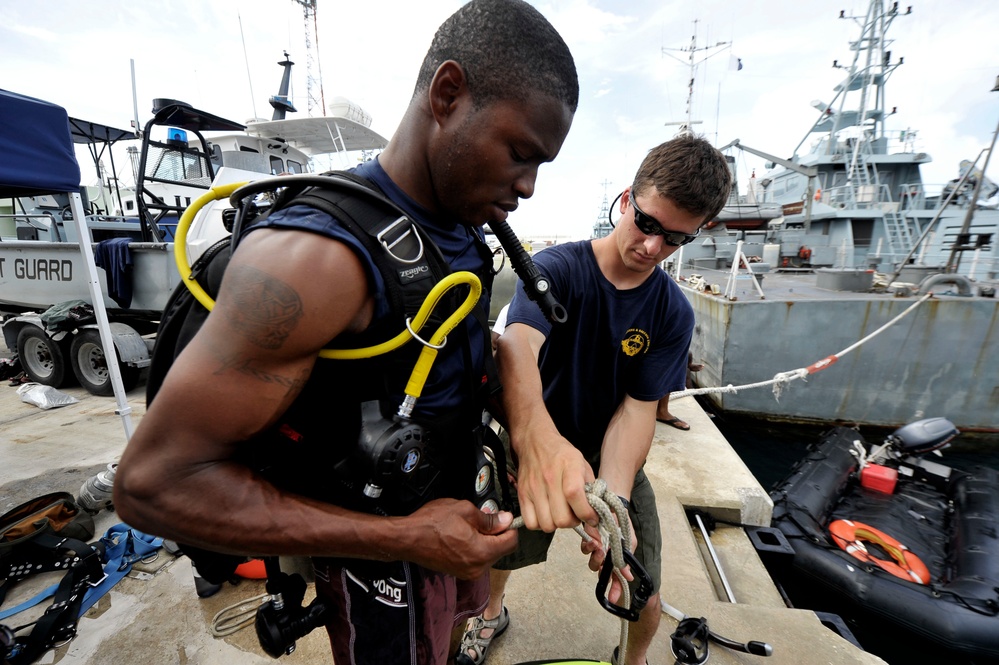 Navy Dive for Southern Partnership Station