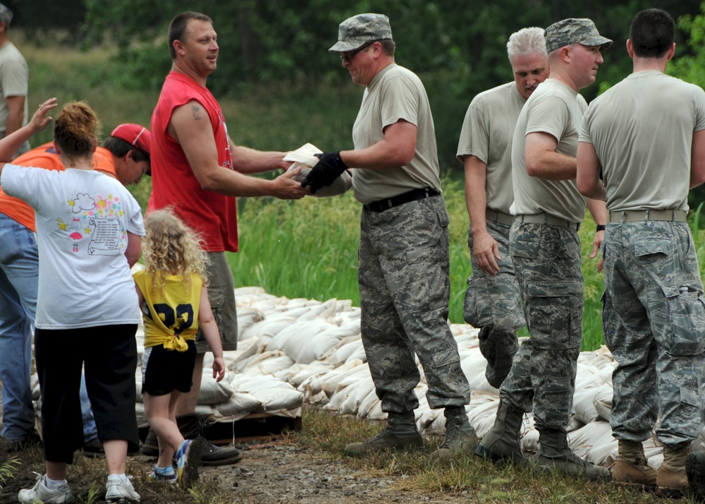 Airmen help prepare for possible flood