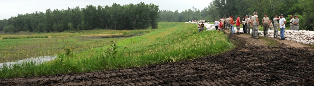 Airmen help prepare for possible flood