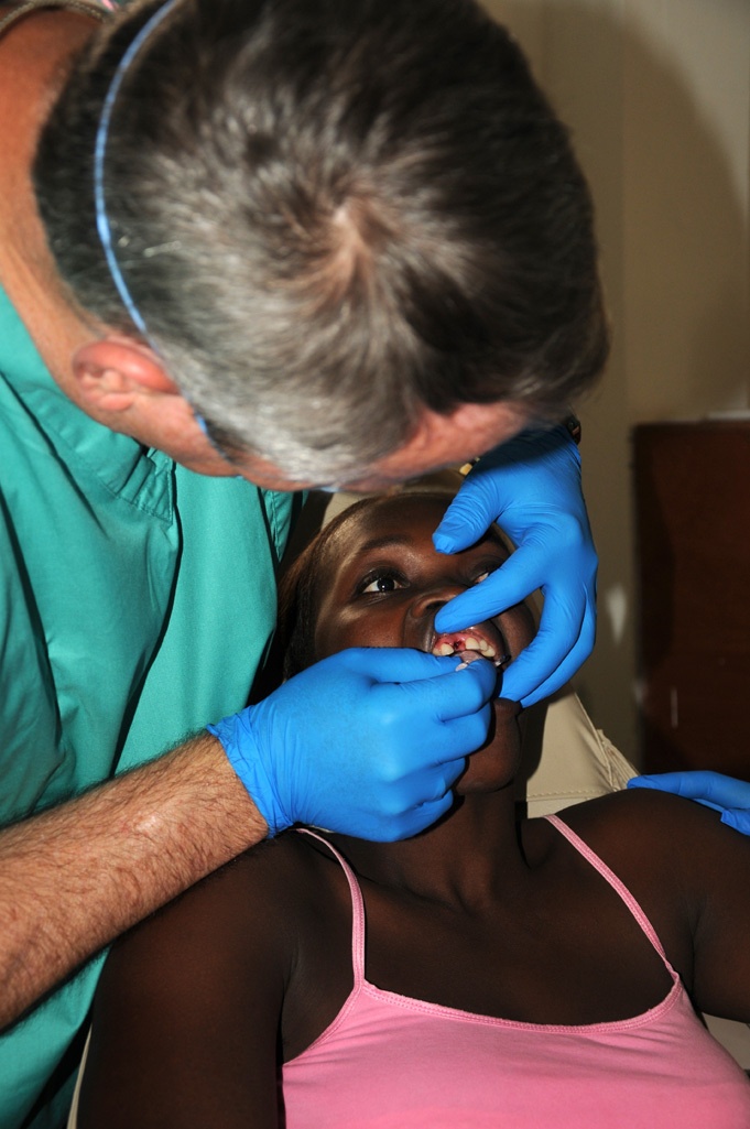 Joint forces dental team treats 1,100 in Saint Marc, Haiti
