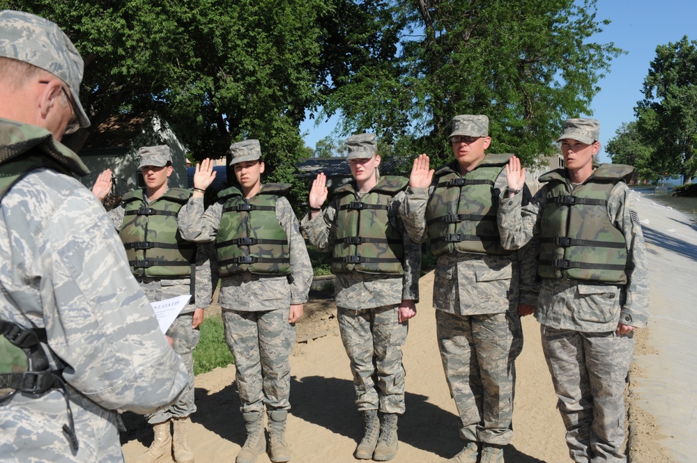 Air Guard assistant adjunct general administers oath