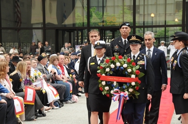 Wreath laying at Chicago Memorial Day Ceremony