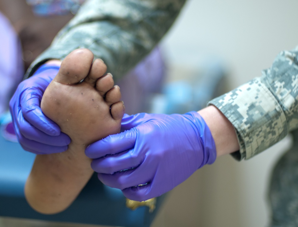 Army Reserve providing care during Arkansas Medical IRT 2011