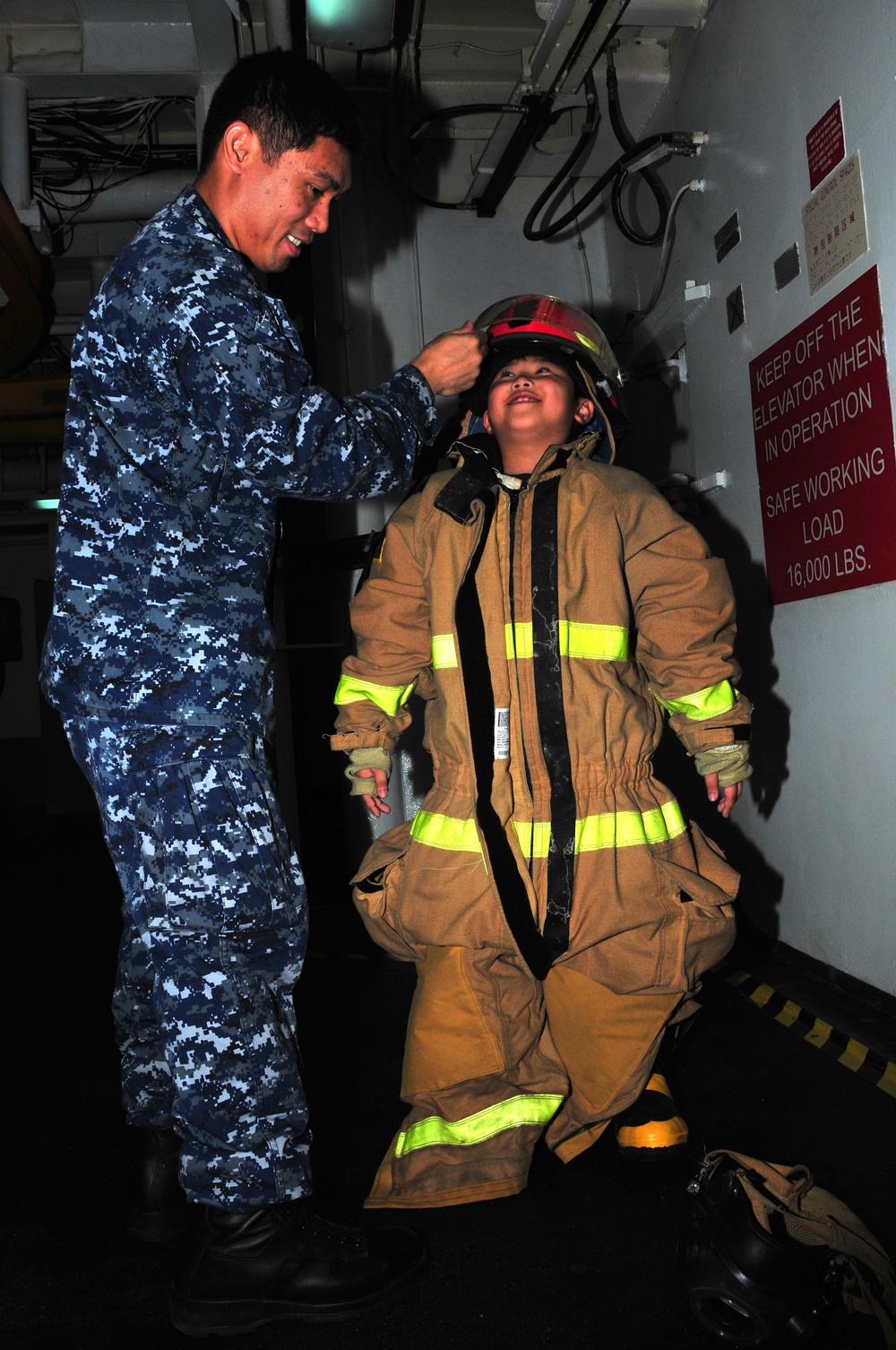 USS Frank Cable holds family day