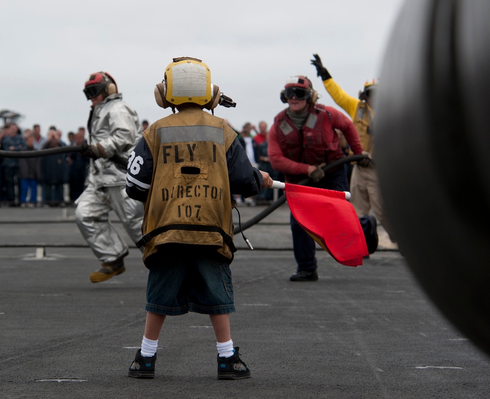 USS Carl Vinson tiger cruise