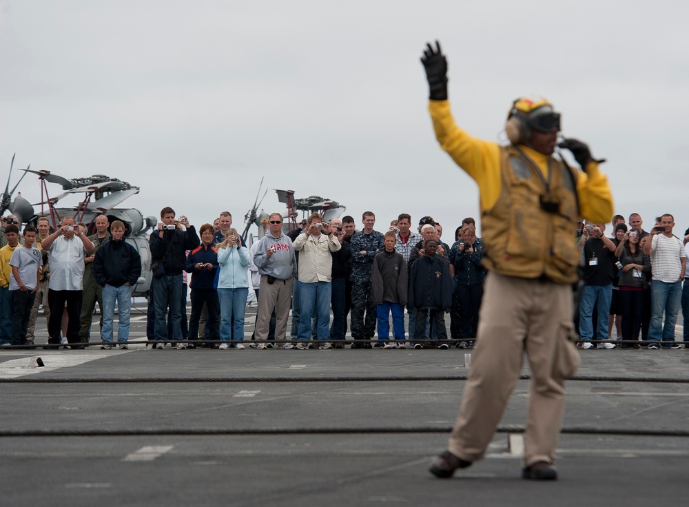 USS Carl Vinson tiger cruise