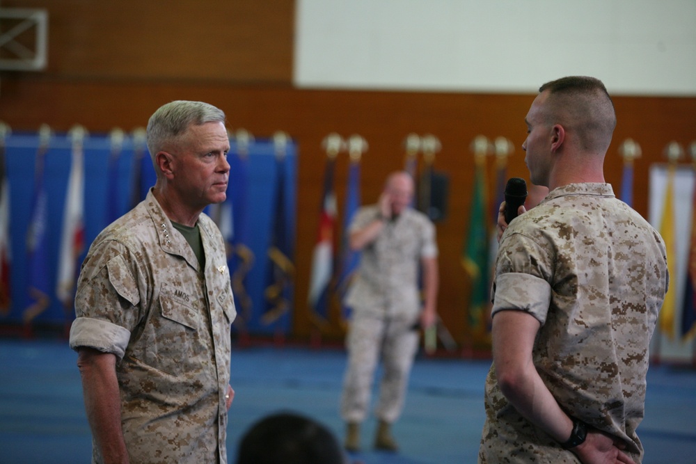 Commandant, Sergeant Major of the Marine Corps visit MCAS Futenma