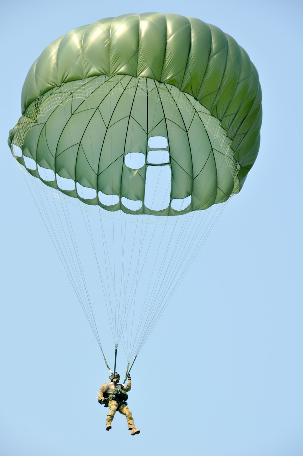 DVIDS - News - Rescue jumpmaster course drops into Atterbury