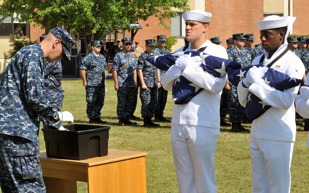 Sailors decommission flag