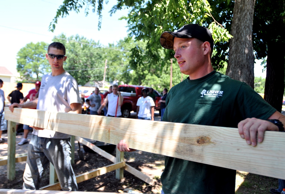 Fort Riley troops build wheelchair ramp for Junction City man