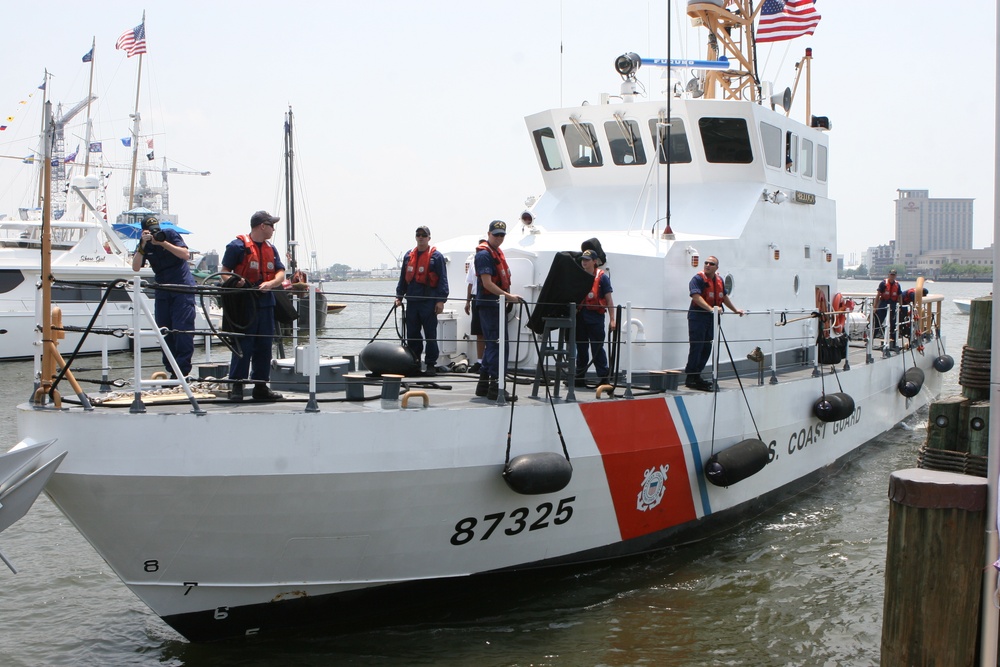 Coast Guard cutter makes boater safety paramount during 2011 Parade of Sail