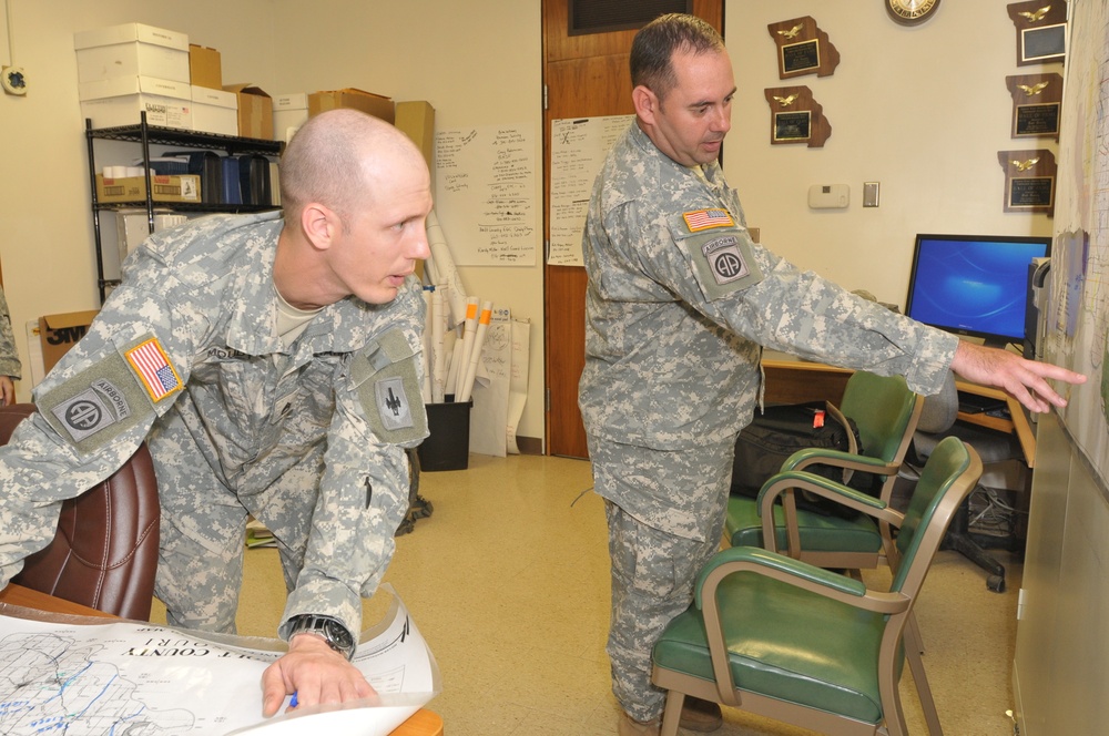 Missouri Guardsmen work flood with local authorities