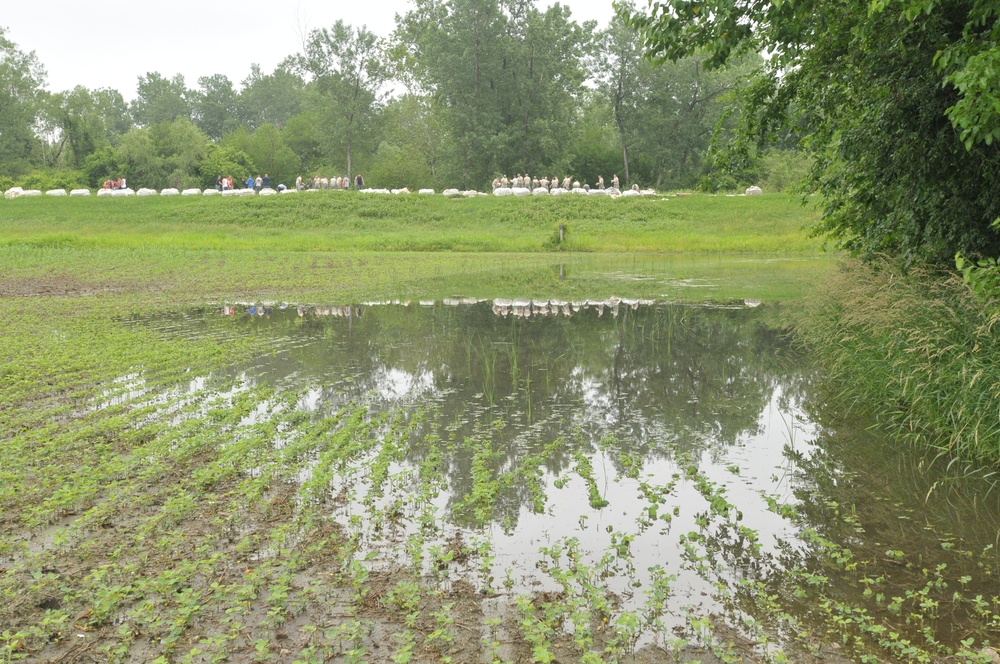 Missouri Guardsmen work flood response