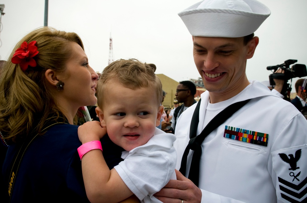 USS Carl Vinson returns to Naval Base Coronado
