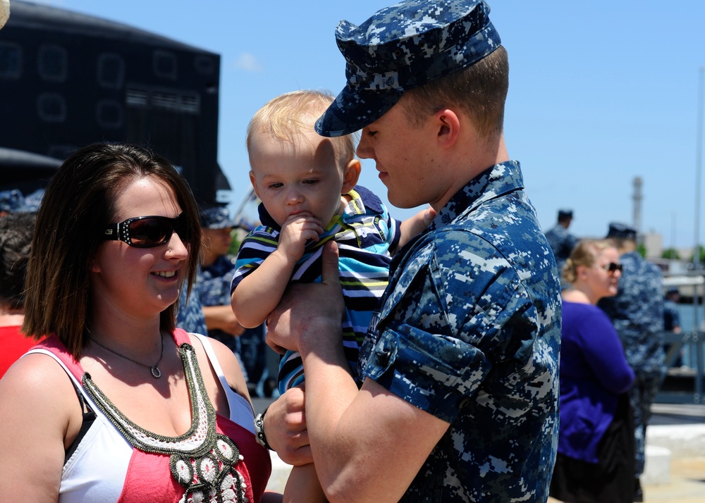 SSN Helena arrives at new homeport in Norfolk