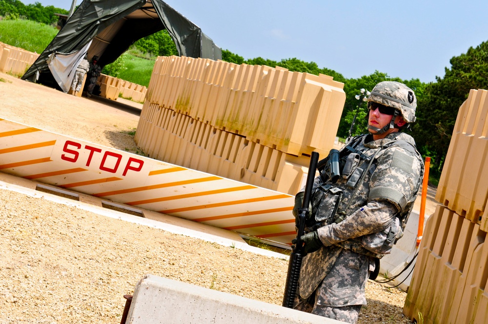 1st BCT soldier train prior to deployment