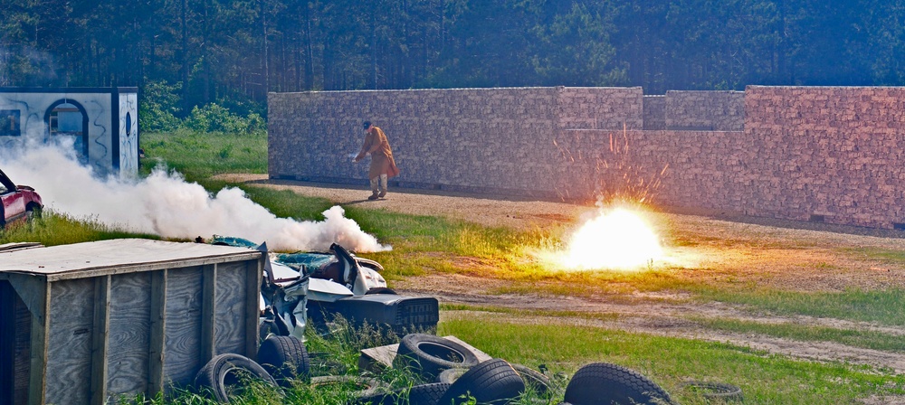 1st BCT soldier train prior to deployment