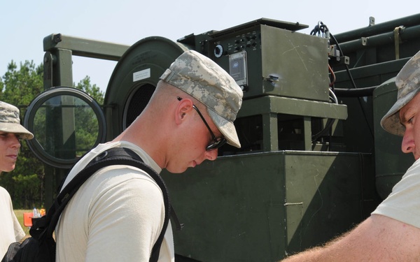 Soldiers roll out laundry and bath services at the Quartermaster Liquid Logistics Exercise 2011