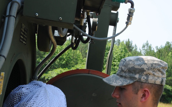Soldiers roll out laundry and bath services at the Quartermaster Liquid Logistics Exercise 2011