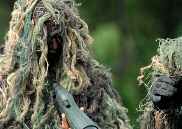 Fuerzas Comando 2011 sets snipers to work