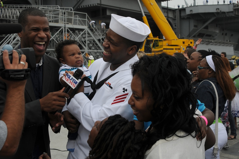 Vinson arrives at San Diego