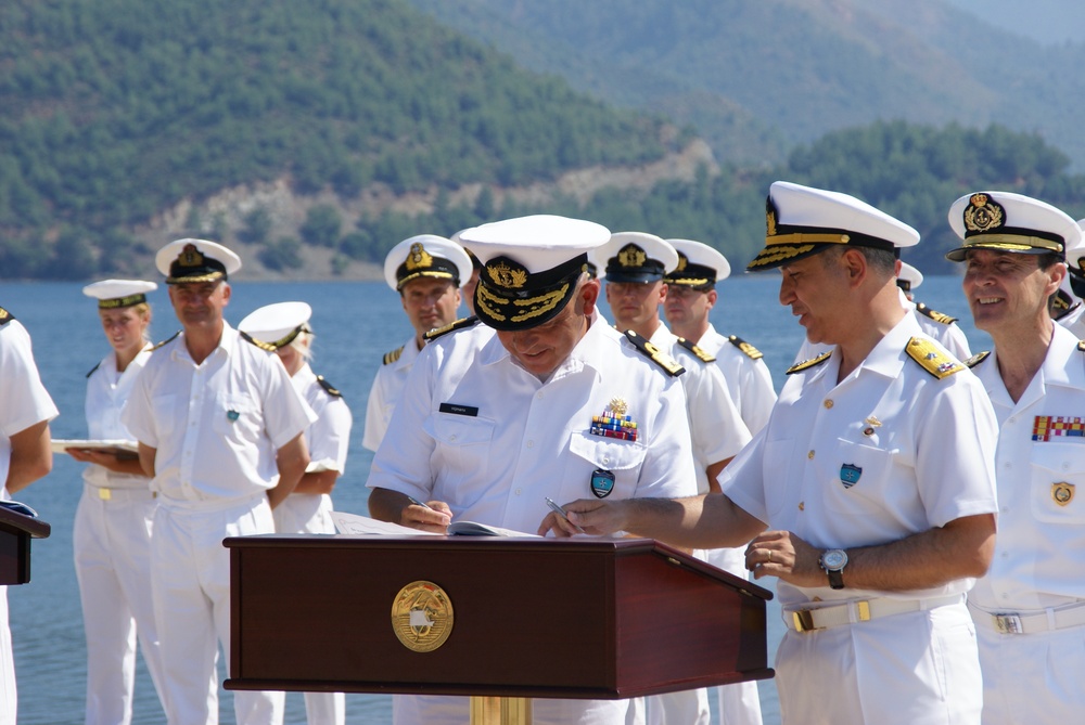 Standing NATO Maritime Group 2: operational handover from the Netherlands to Turkey