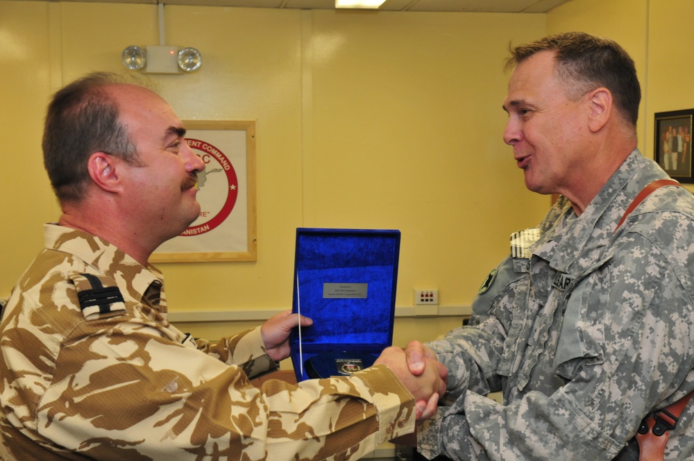 DVIDS - Images - US and Romanian logistics units exchange awards on ...