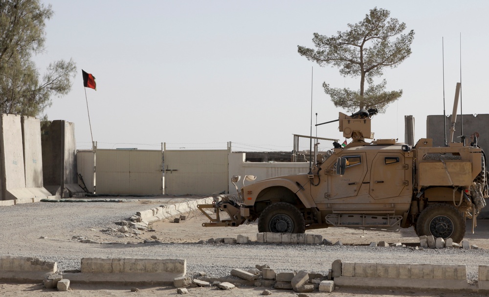 525th Battlefield Surveillance Brigade troops provides security at Operations Coordination Center - District in Spin Boldak