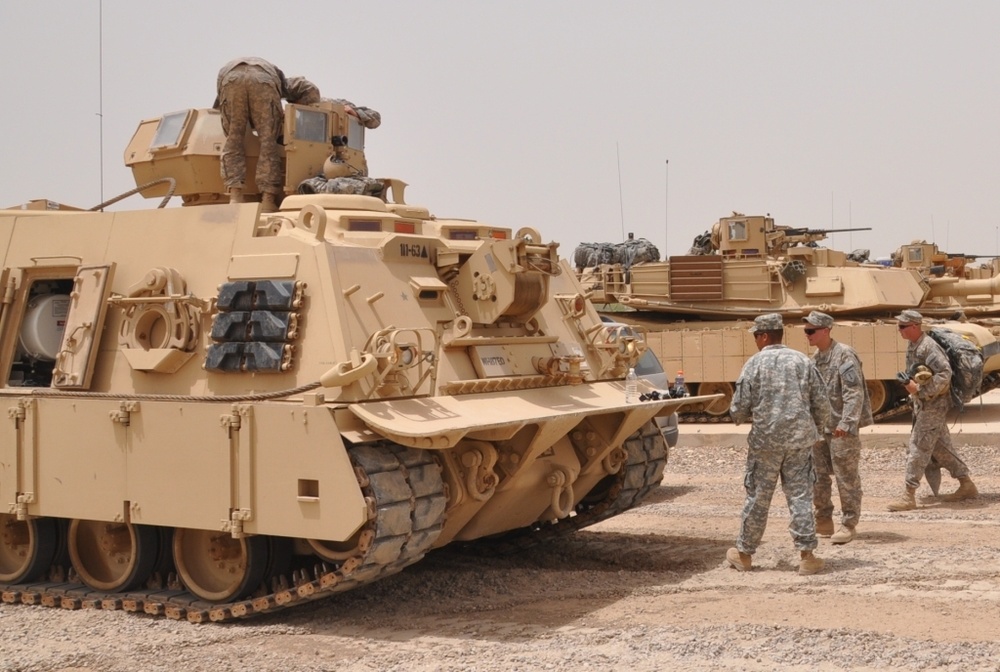 ‘Dragon’ Battalion soldiers prepare recovery vehicles for mission