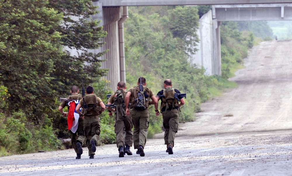 Special operations teams climb volcano at Fuerzas Comando 2011