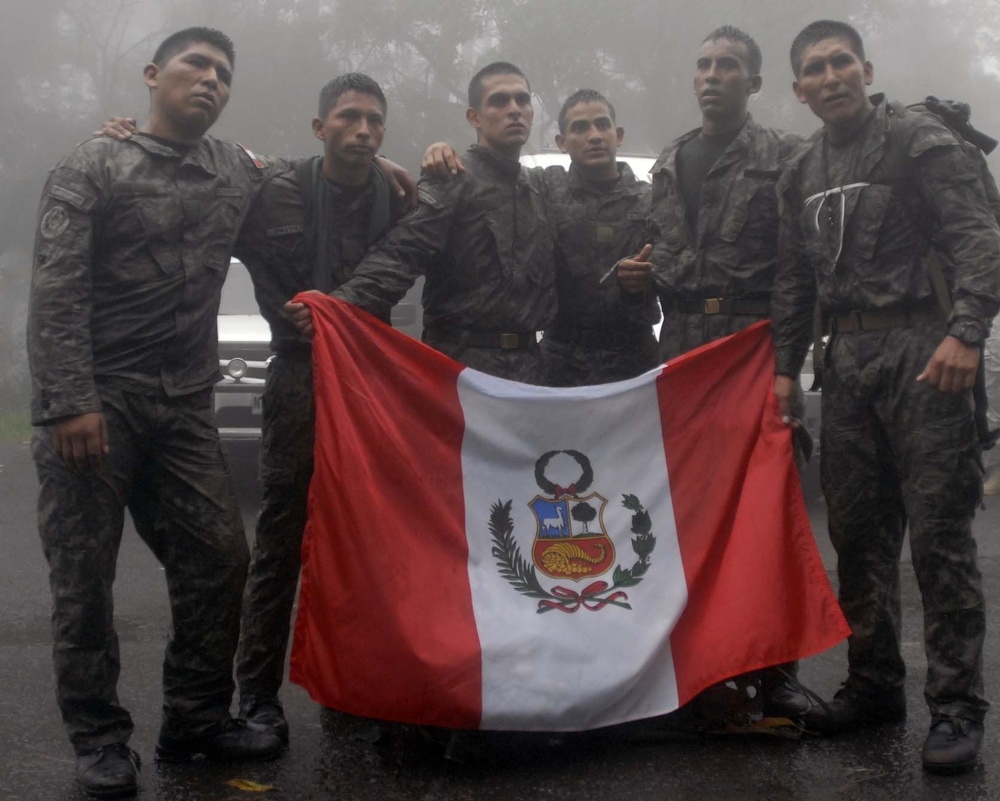Special operations teams climb volcano at Fuerzas Comando 2011